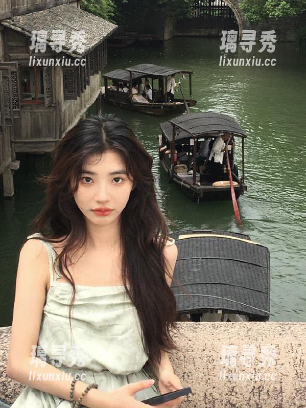 hl 别低头了,快下载hl27.co,社交圈里的小秘密全在这里!