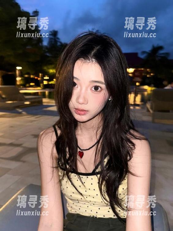 叠纸飞机从zzzttt11入口飞进去，结果竟然发现了新的热门八卦，真是冲动一时爽啊！