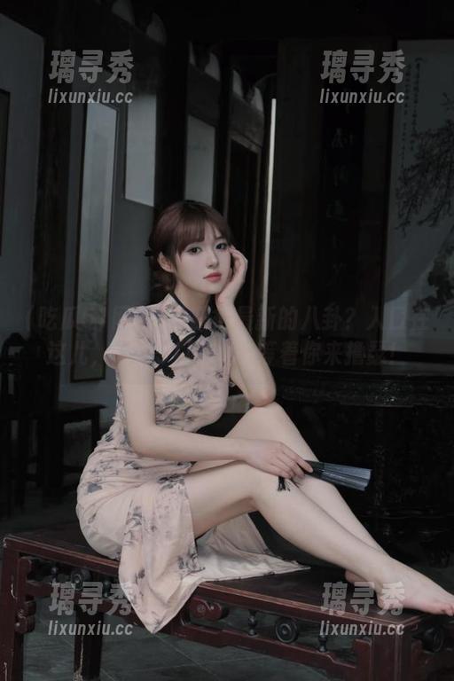 吃瓜51网 想要获得最新的八卦?入口在这儿,吃瓜51网App等着你来撸瑟!
