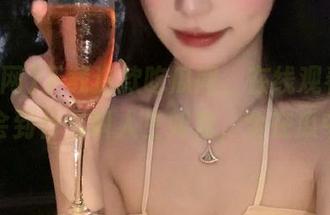 下载这款吃瓜网，在线观看让你体会到什么叫人生如戏，全在瓜中！