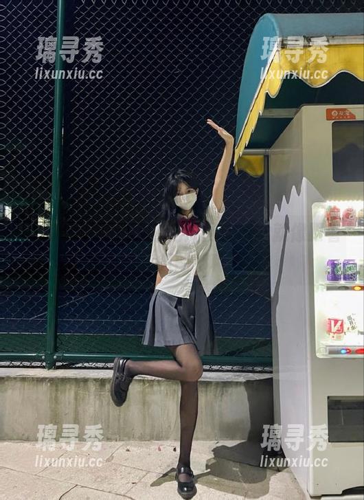 在线观看吃瓜网，感觉就像跟着明星stroll的那种微妙！