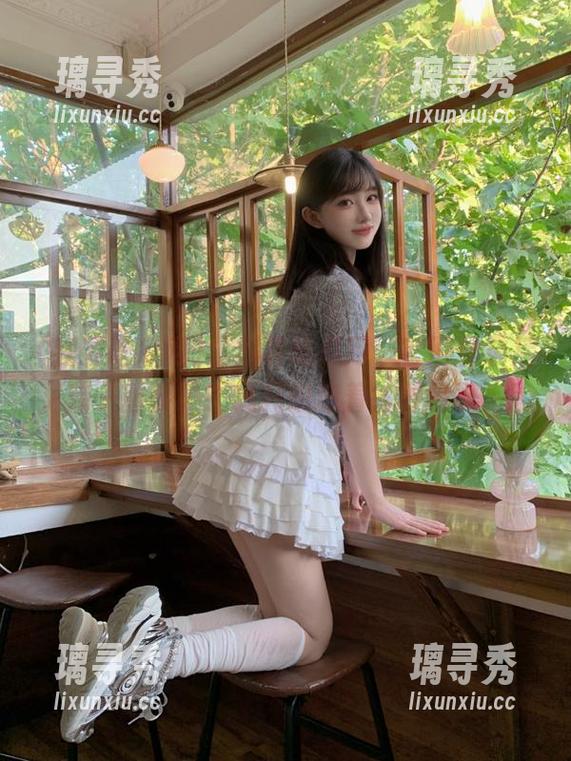 ‘我要吃瓜网’官网登录后，脑子重要吗？我只想追着各种闲事跑！