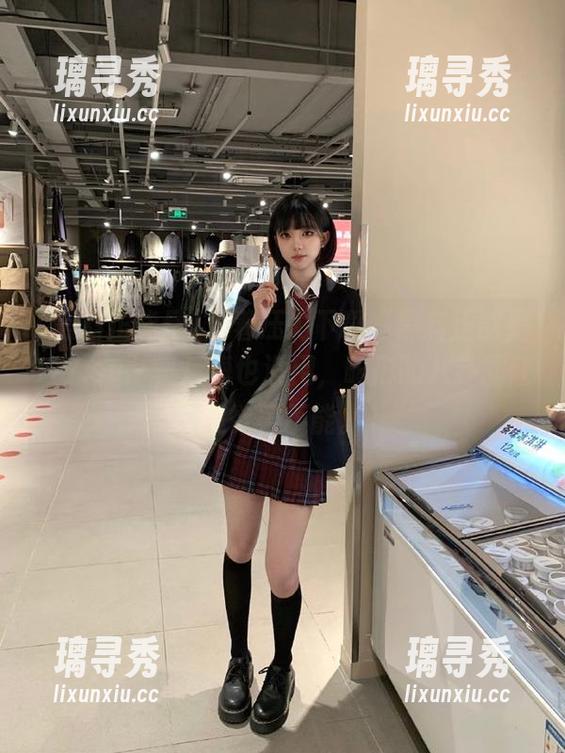 黑料正能量 顶着压力下载“黑料正能量177.su”,后悔也没用,畸形的八卦圈让我欲罢不能。