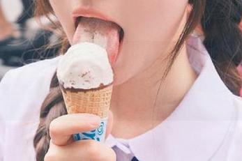 黑料社官网：看完后你绝对会说‘我不是故意的，但我没忍住！’