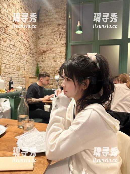 观看黑料社，一边下载一边期待下一个瓜